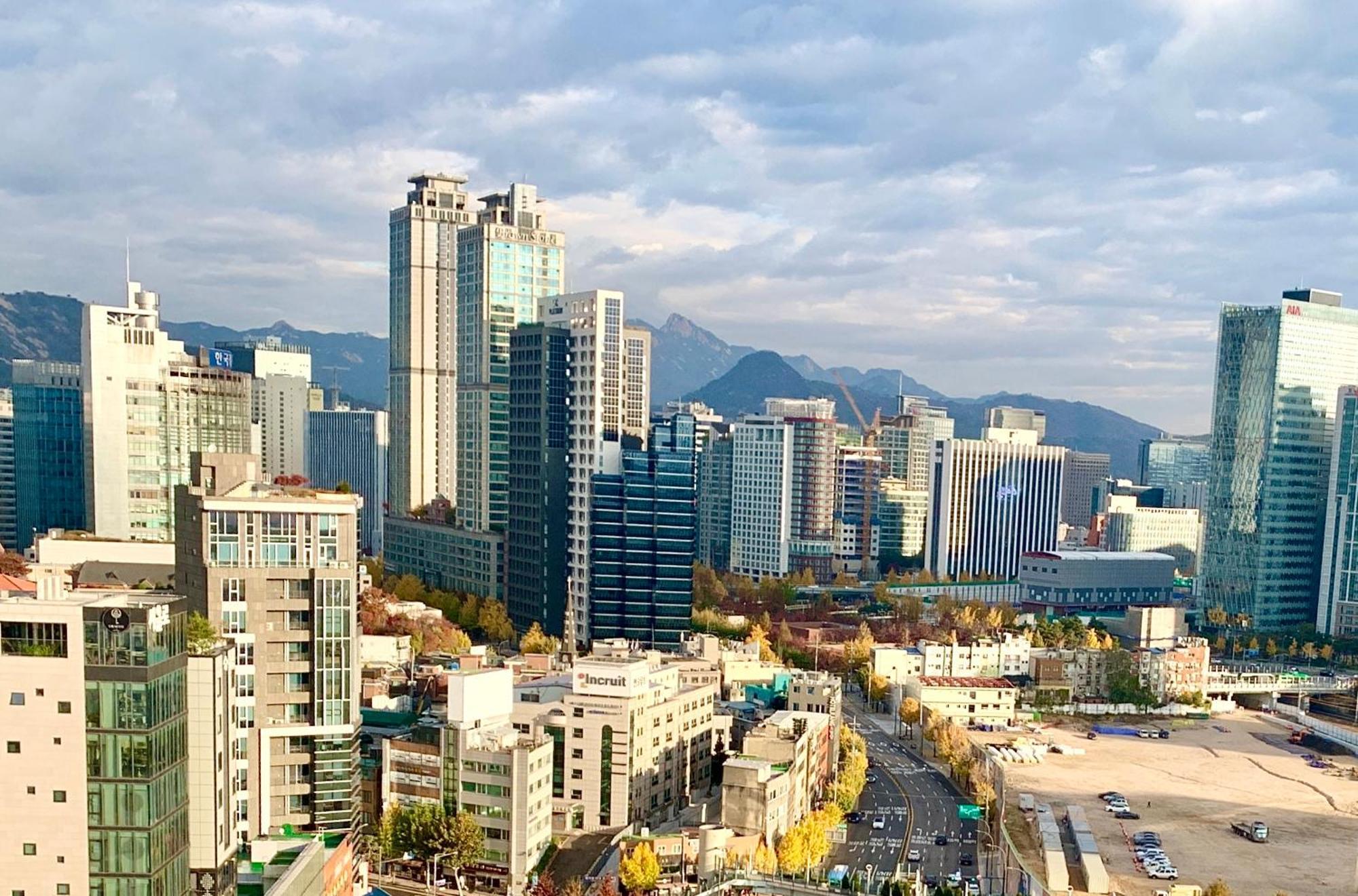 Apartment The Platinum Station - Free Parking, Transportation Hub, Station, Chungjeongro Station, Various Hot Places, High-rise View